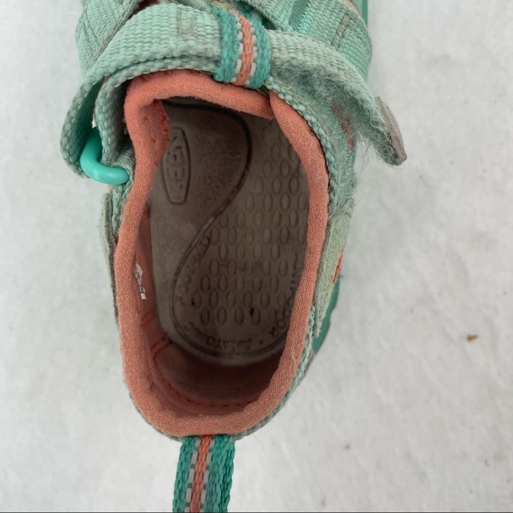 KEEN Girls Newport H2 Sandal Color: Cockatoo/Coral size: 6 - Picture 8 of 16